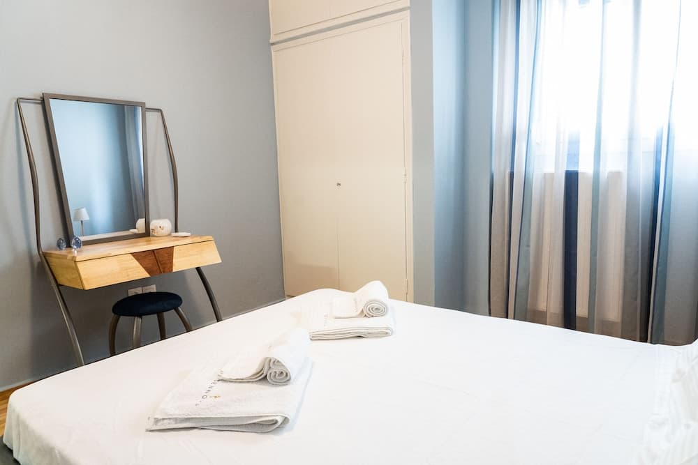 Zennova 5 Antigonidon Sq