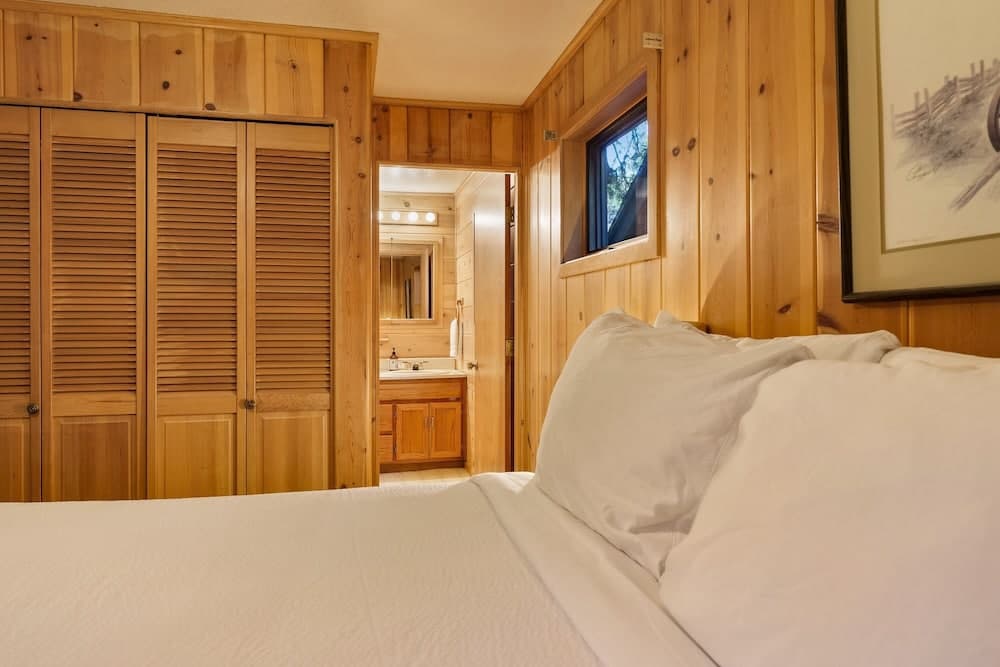 Mirror Pond 2 Bedroom Bungalow by RedAwning