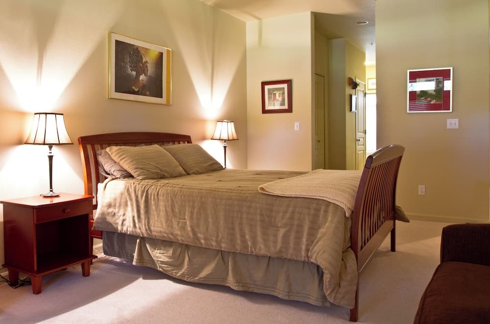 Widgi Creek #22 3 Bedroom Condo by RedAwning