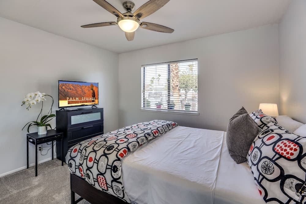 Poolside Living 4 Bedroom Home by Redawning