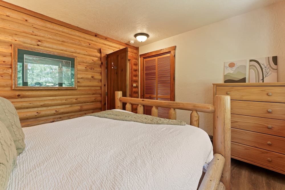 3 Blue Grouse 5 Bedroom Home by RedAwning