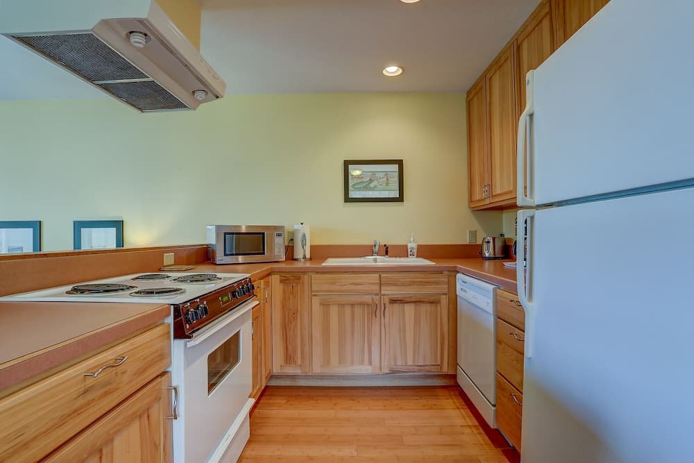 1515 Lincoln 2 Bedroom Townhouse by Redawning