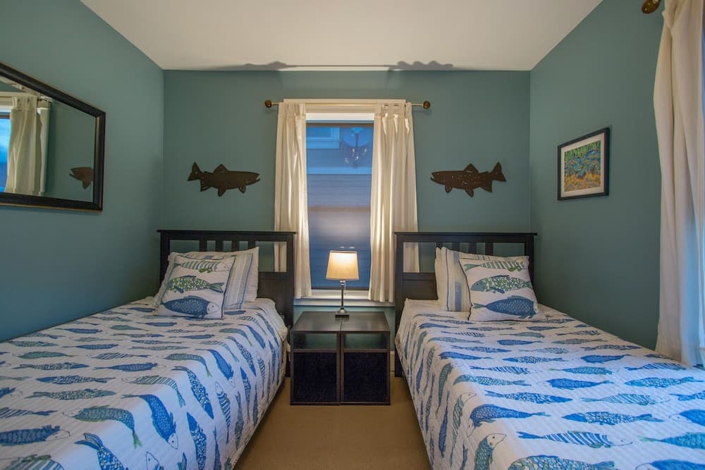 Hazel House 4 Bedroom Home by RedAwning