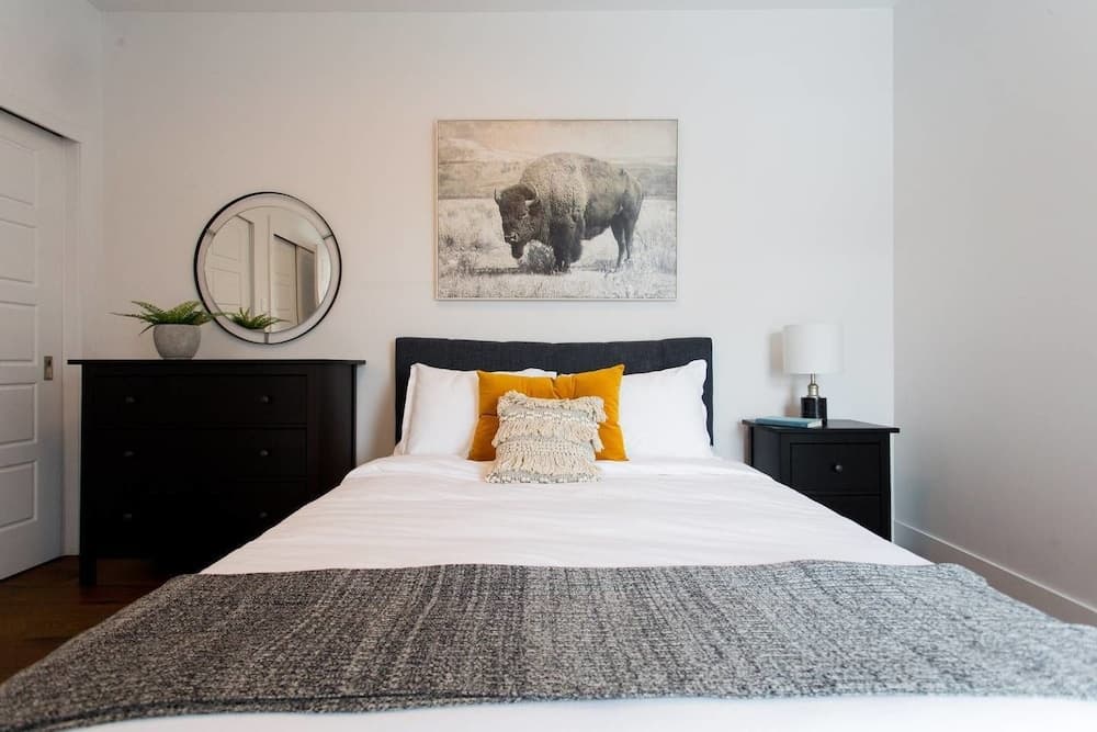 Spacious 2 Bedroom Condo in Little Italy