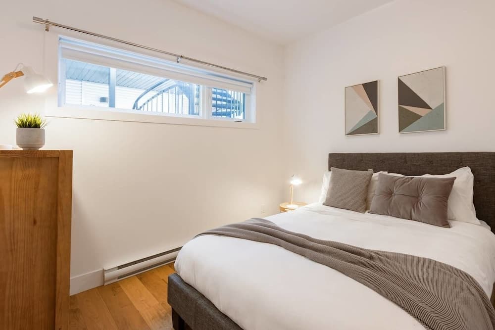 Exquisite Modern Condo in Little Italy