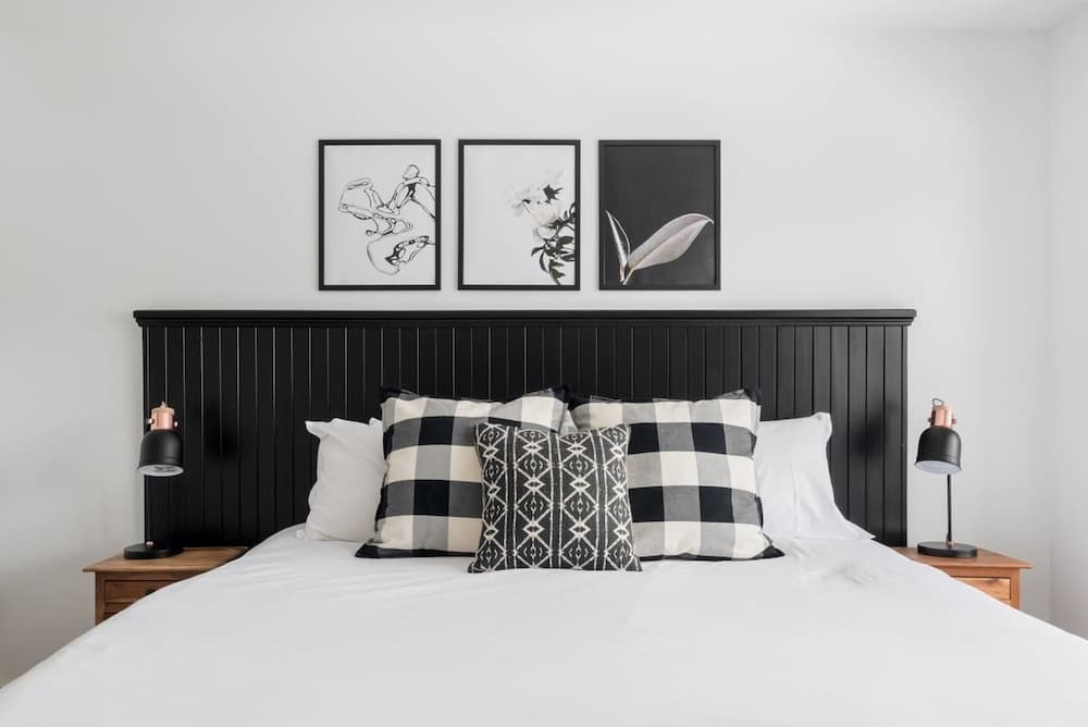 Commodious Condominium in Tranquil Lakeside Setting