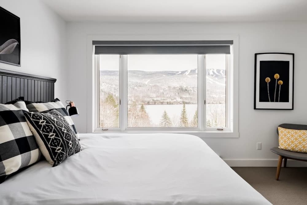 Commodious Condominium in Tranquil Lakeside Setting