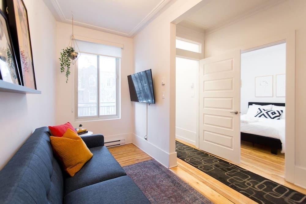 Charming Montreal 3 bdr Apartment Next to Subway