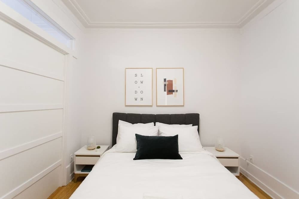 Charming Montreal 3 bdr Apartment Next to Subway