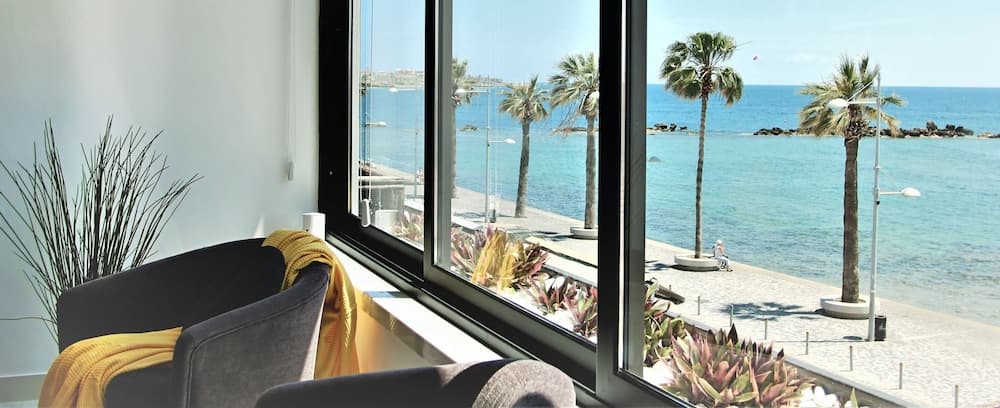 Phaedrus Living Seaview Luxury Marina Court 213