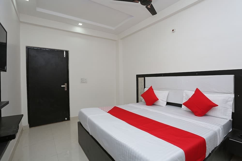 OYO 37381 Hotel The Elite Inn