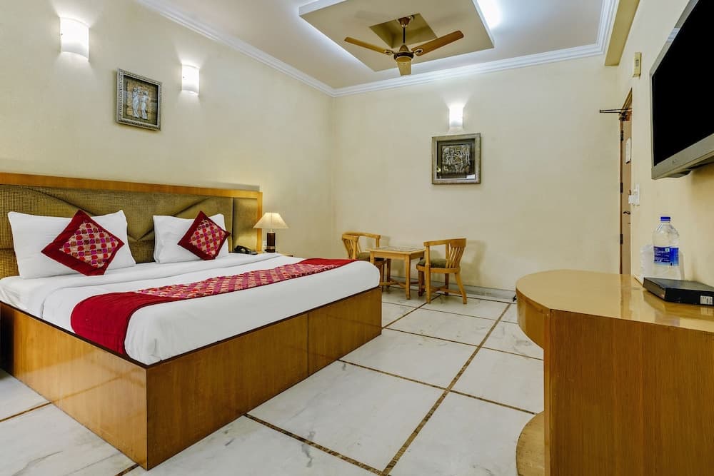 Capital O 41598 Hotel Singh Sahib