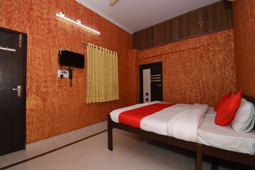 OYO 38412 Kavya International