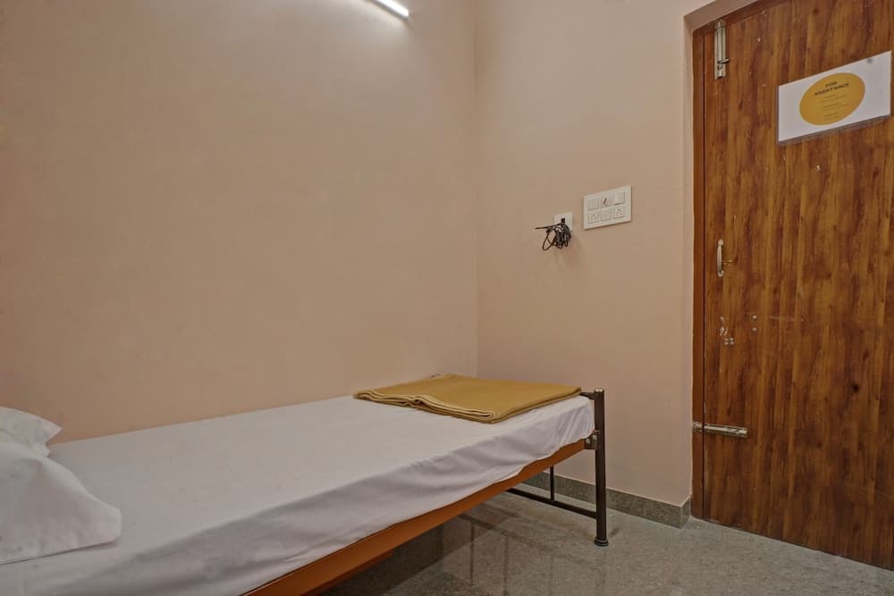 SPOT ON 41583 Sri Rugmani Residency