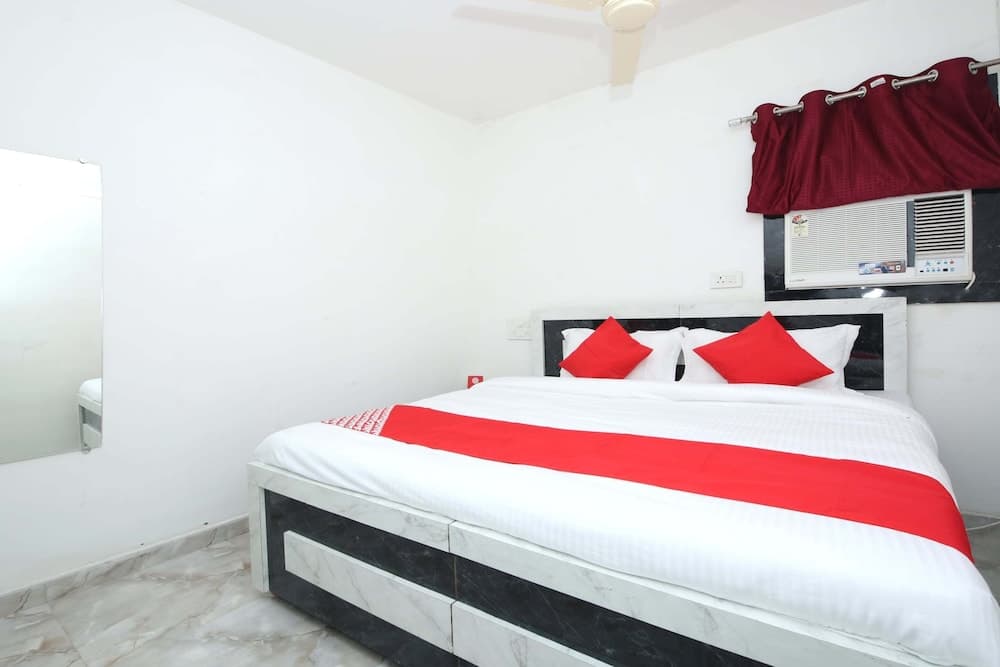 OYO 26738 Hotel Supreet