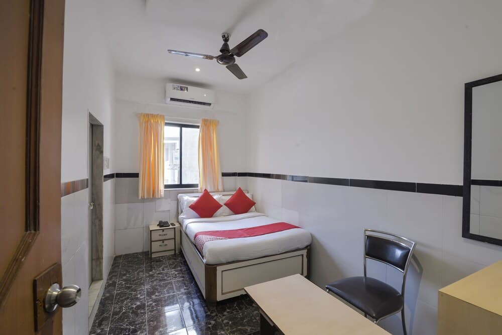 OYO 24337 Akshaya Lodging
