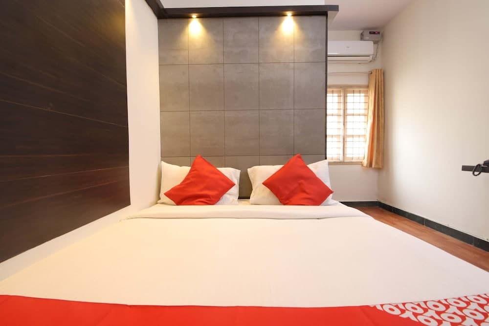 OYO 28093 Royal Sand