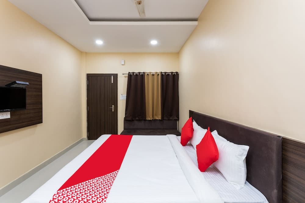 OYO 28247 Hotel SMR Palace