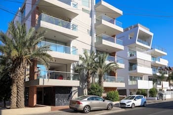 Phaedrus Living: City Luxury Flat Anemone 103