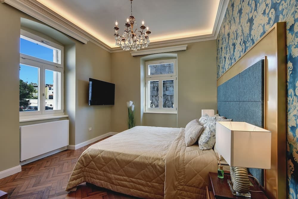 Arena & Seaview Luxurious Residence