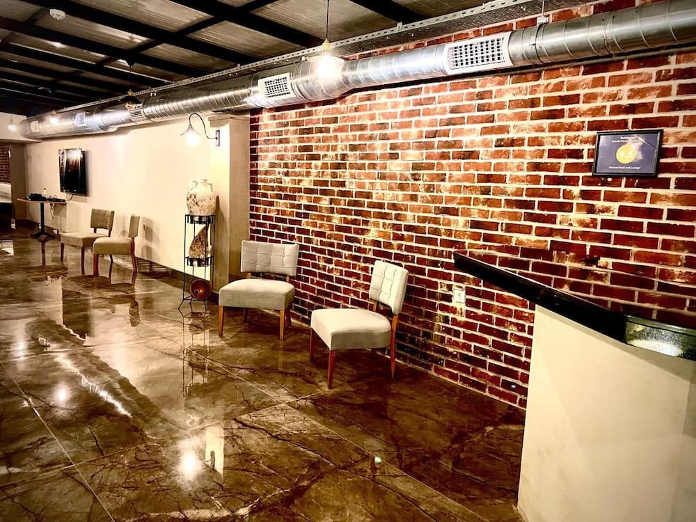 Victoria Hotel and Lounge