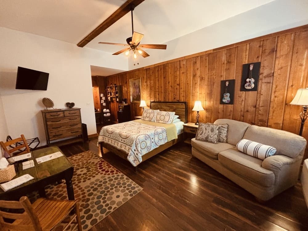 The Iris Garden Downtown Cottages and Suites