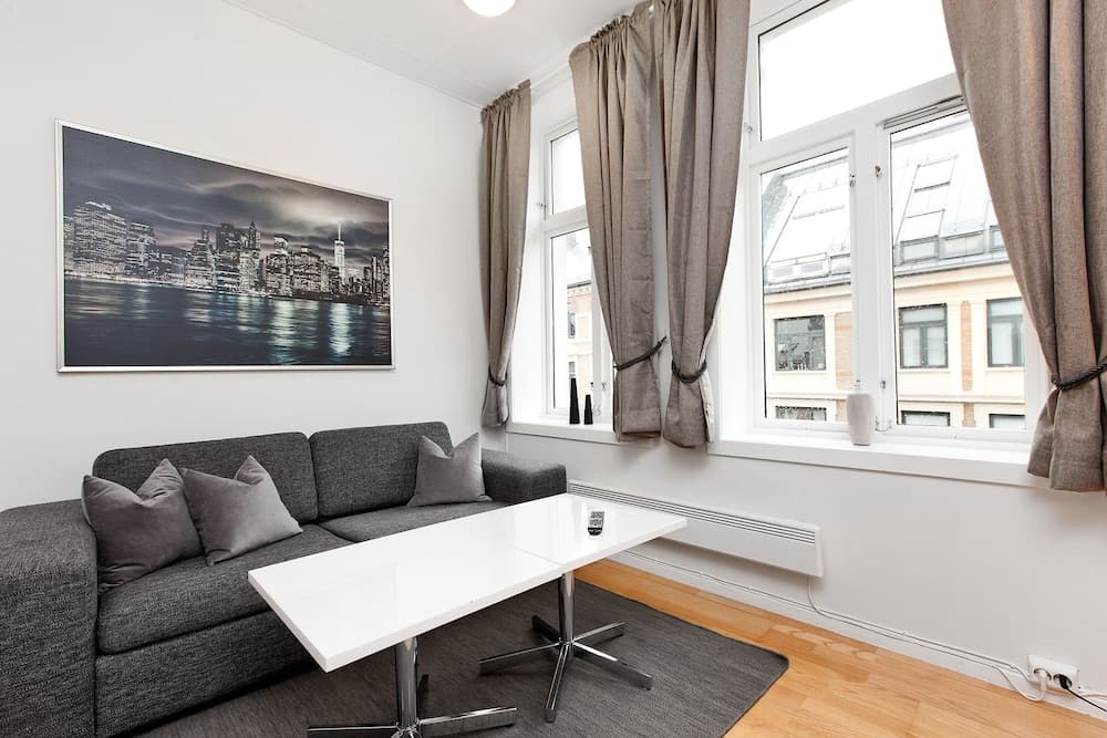 1 Bedroom Short walk to main street