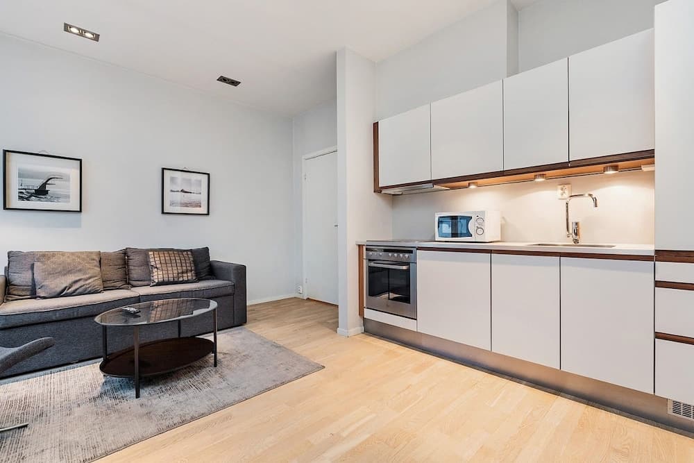 Newly Redecorated 1 Bedroom