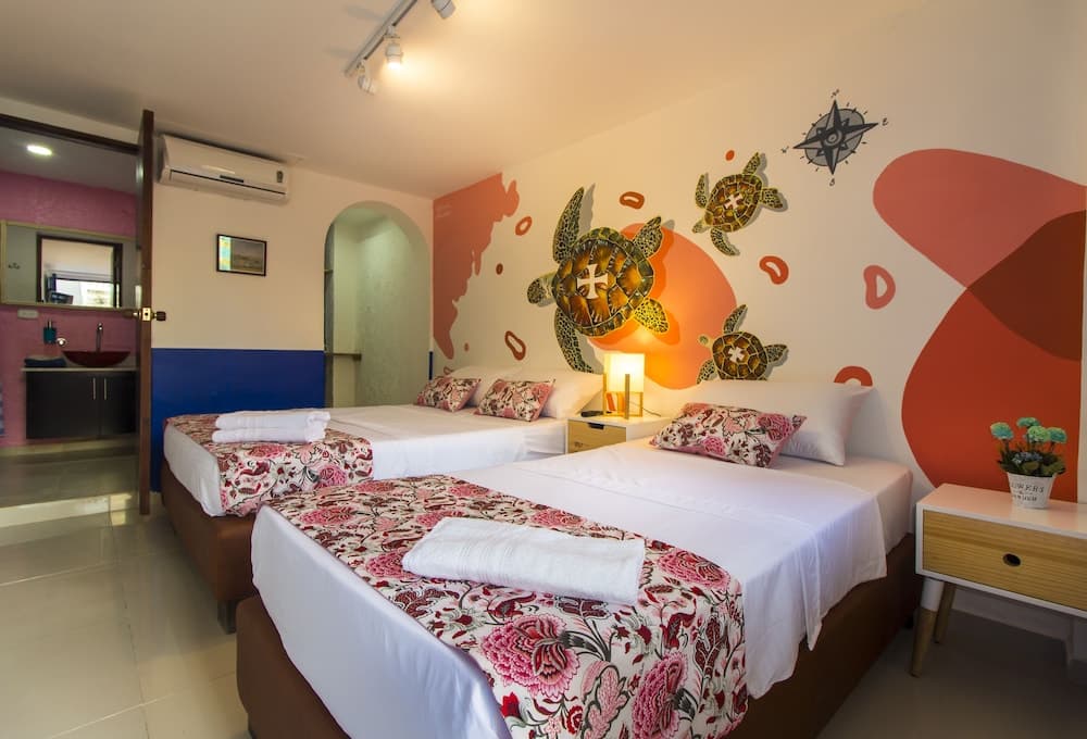 Casa del Puerto Hostel & Suites