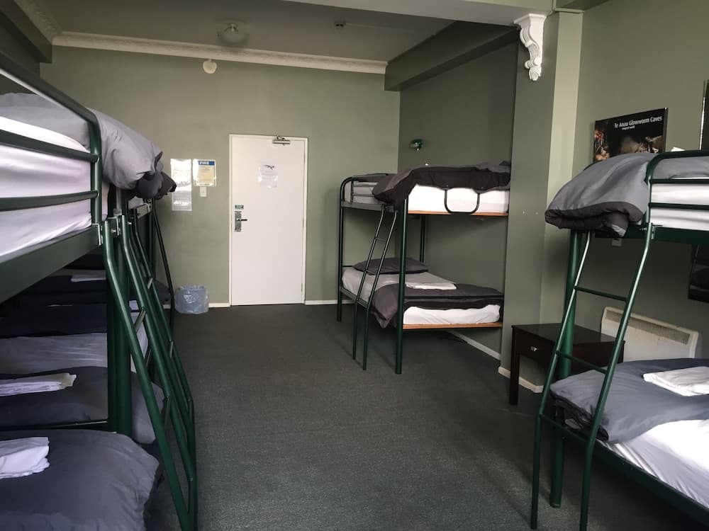 Tuatara Lodge - Hostel