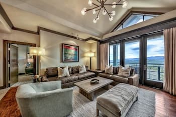 Must See Luxury Vacation  - Sleeps 10 4 Bedroom Condo by RedAwning