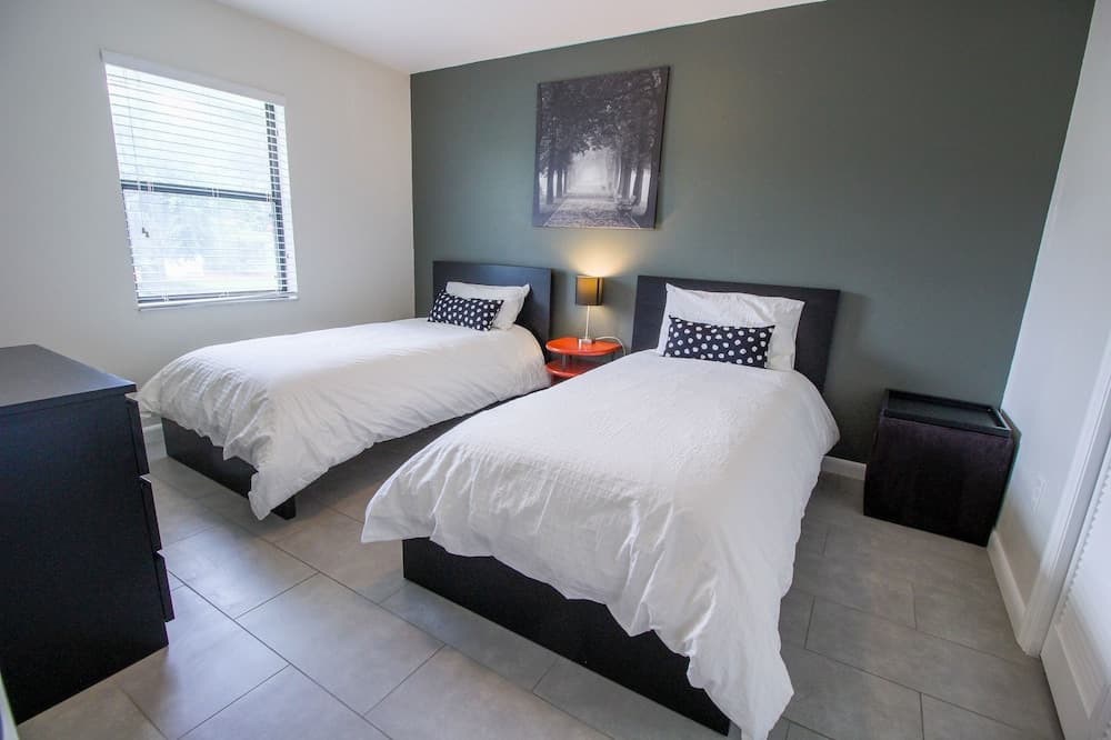 Vacation Home With A Stunning View - 870 3 Bedroom Home by RedAwning