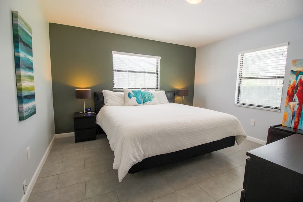 Vacation Home With A Stunning View - 870 3 Bedroom Home by RedAwning