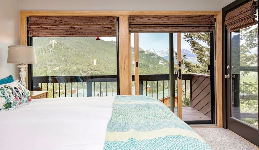 Cloud Camp Luxury  At Windcliff 2 Bedroom Home by RedAwning