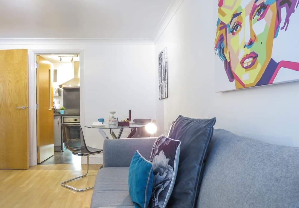 Tudors eSuites Birmingham Canalside Apartments