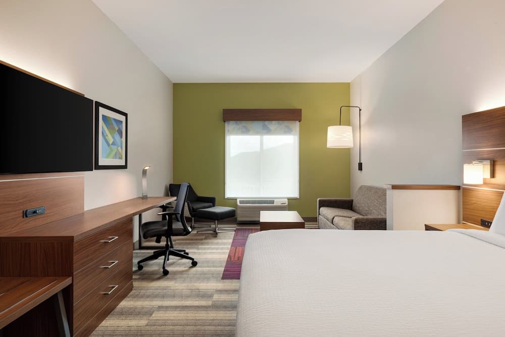 Holiday Inn Express & Suites Dalton - Walnut Ave by IHG