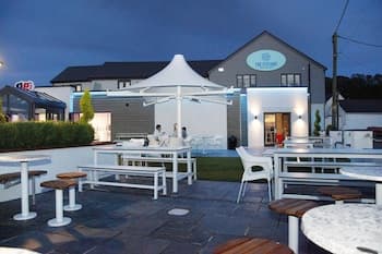 The Estuary Bar and Rooms