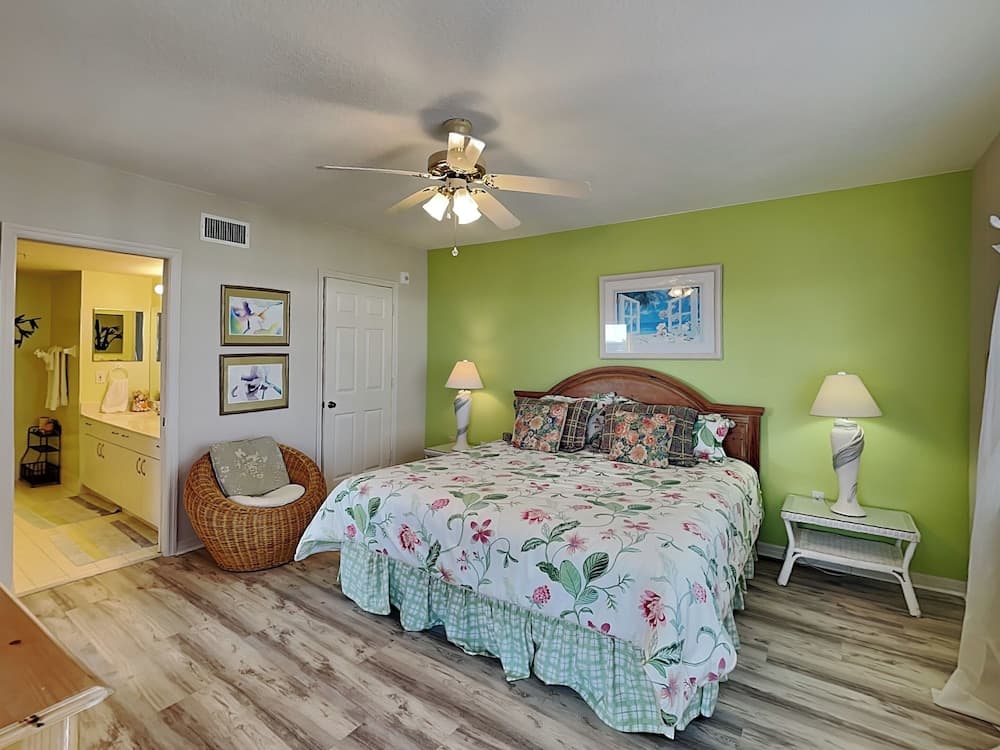 Hibiscus 844 by Distinctive Beach Rentals