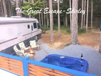 The Great Escape-Shirley with Hot Tub