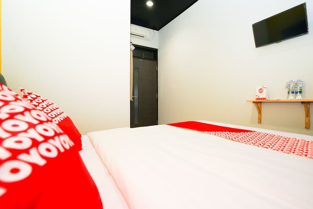 OYO 1293 claudya residence