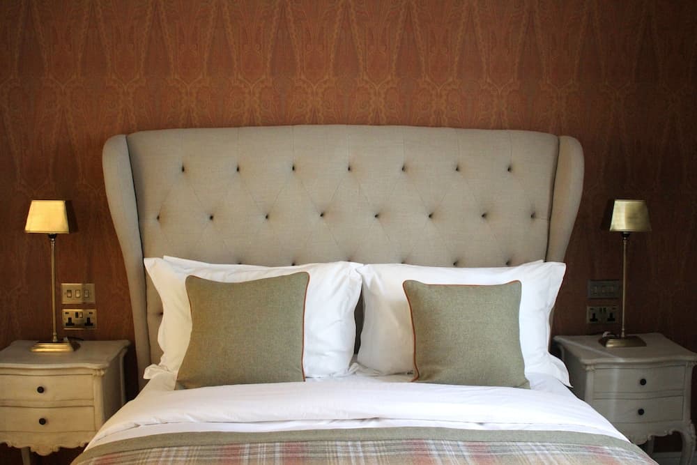 The Hayden Pub & Rooms