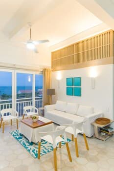 Old City Deluxe Condo By Nomad Guru