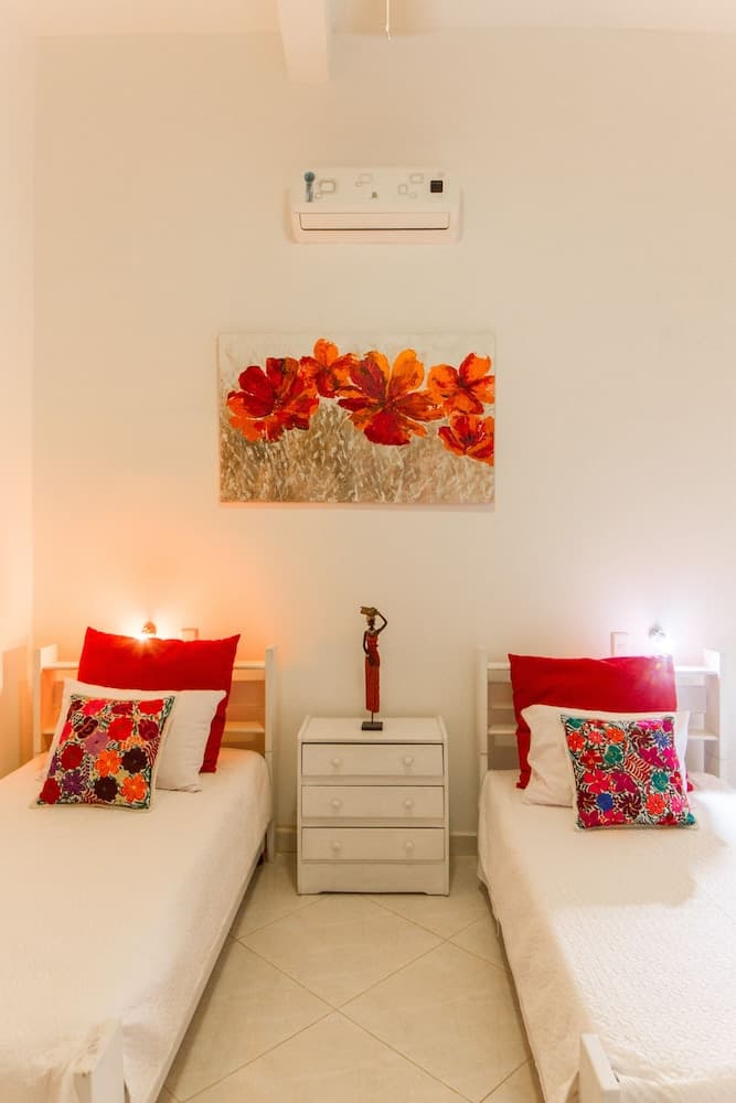 Old City Deluxe Condo By Nomad Guru