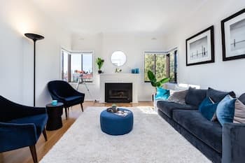 Lighthouse Cozy 2BDR with CITY VIEWS