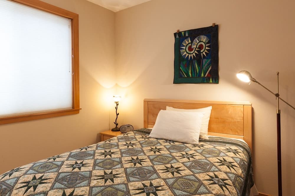 Columbia West 3 Bedroom Condo by Redawning