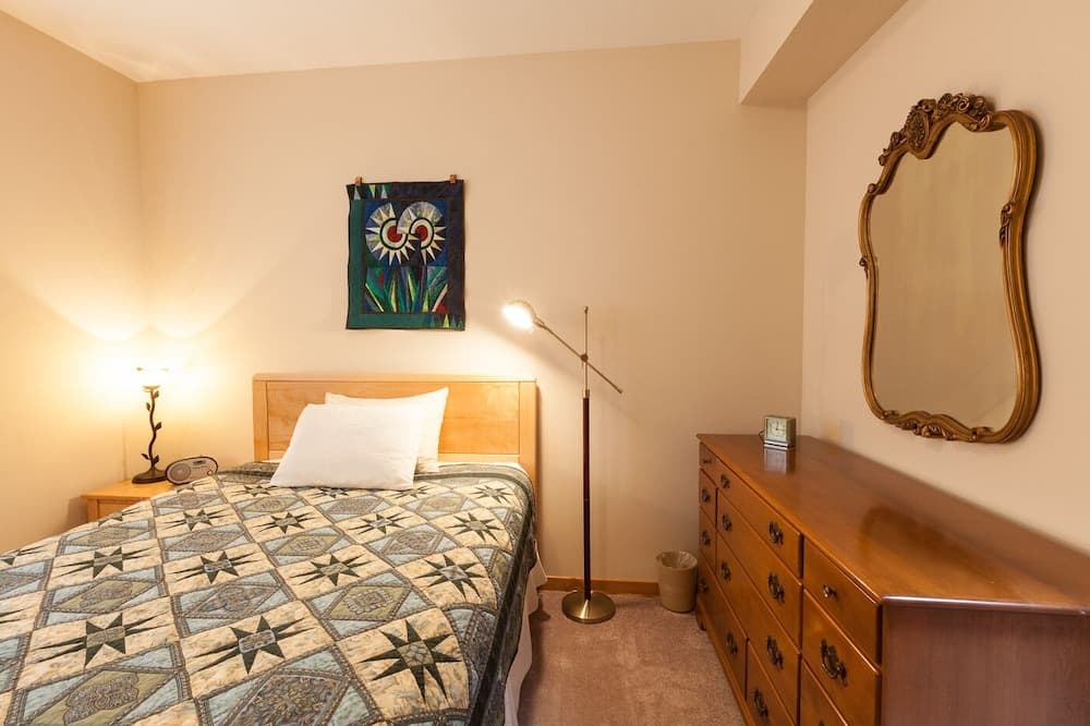 Columbia West 3 Bedroom Condo by Redawning