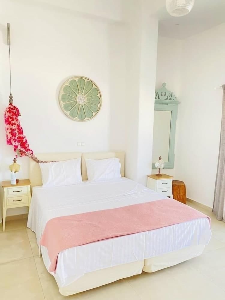 Gerani Deluxe Houses with Sea View