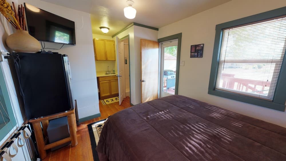 The Cozy Kokopelli Studio Cabin