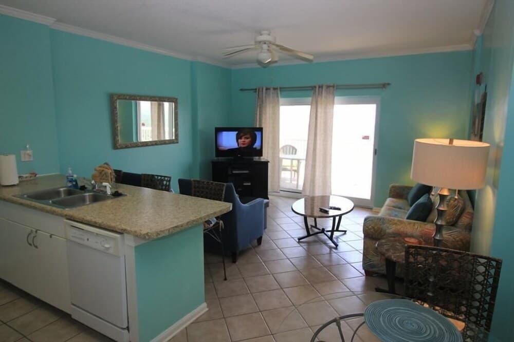 Tradewinds 1207 2 Bedroom Condo by RedAwning
