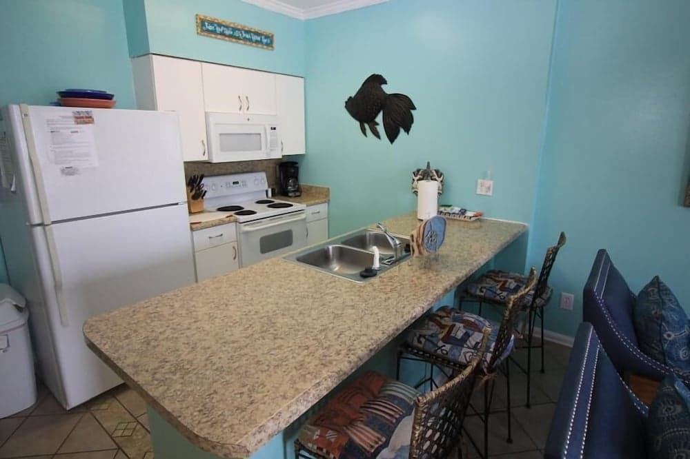 Tradewinds 1207 2 Bedroom Condo by RedAwning